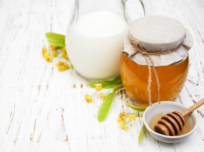 Masker Madu Susu untuk Kulit Lebih Mulus Bercahaya